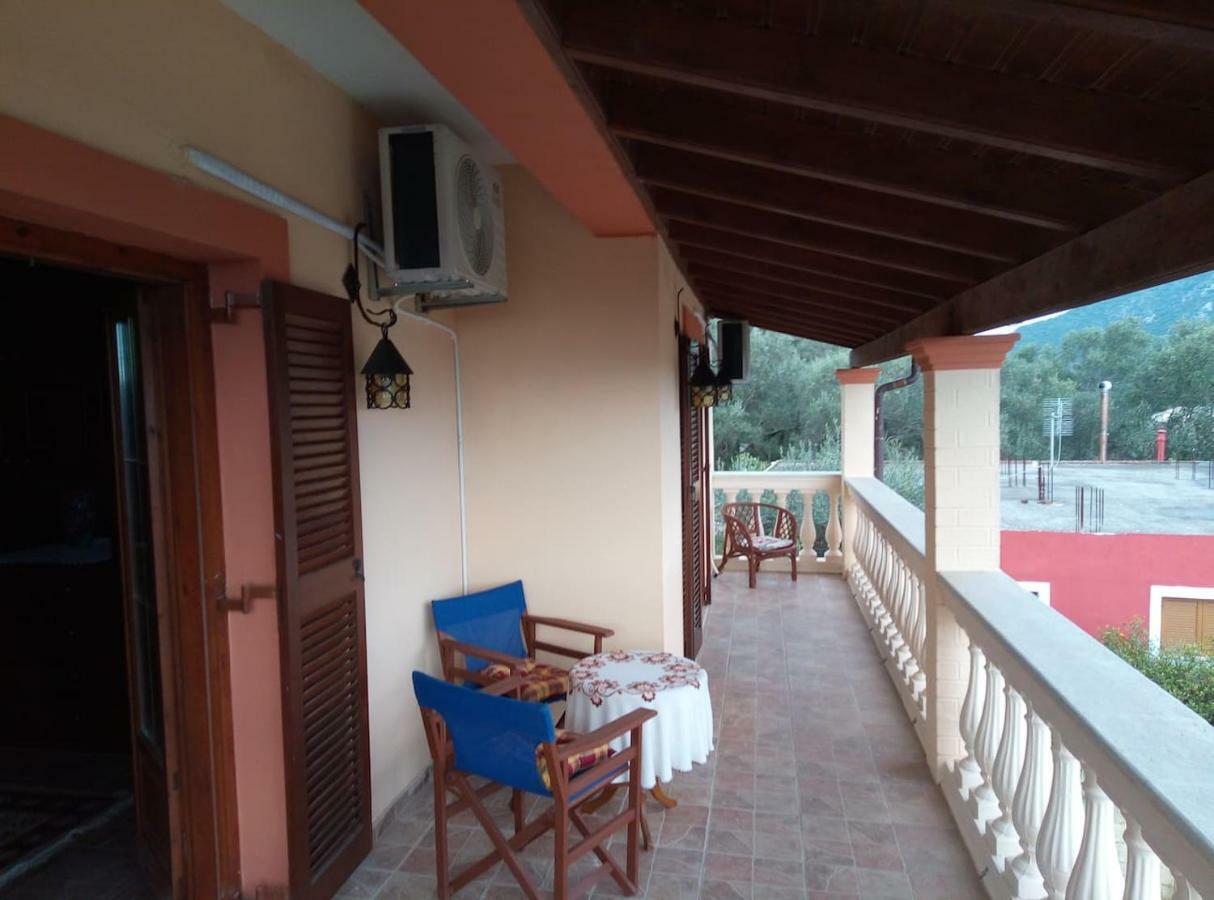 Villa Silvia Ágios Matthaíos Exterior foto