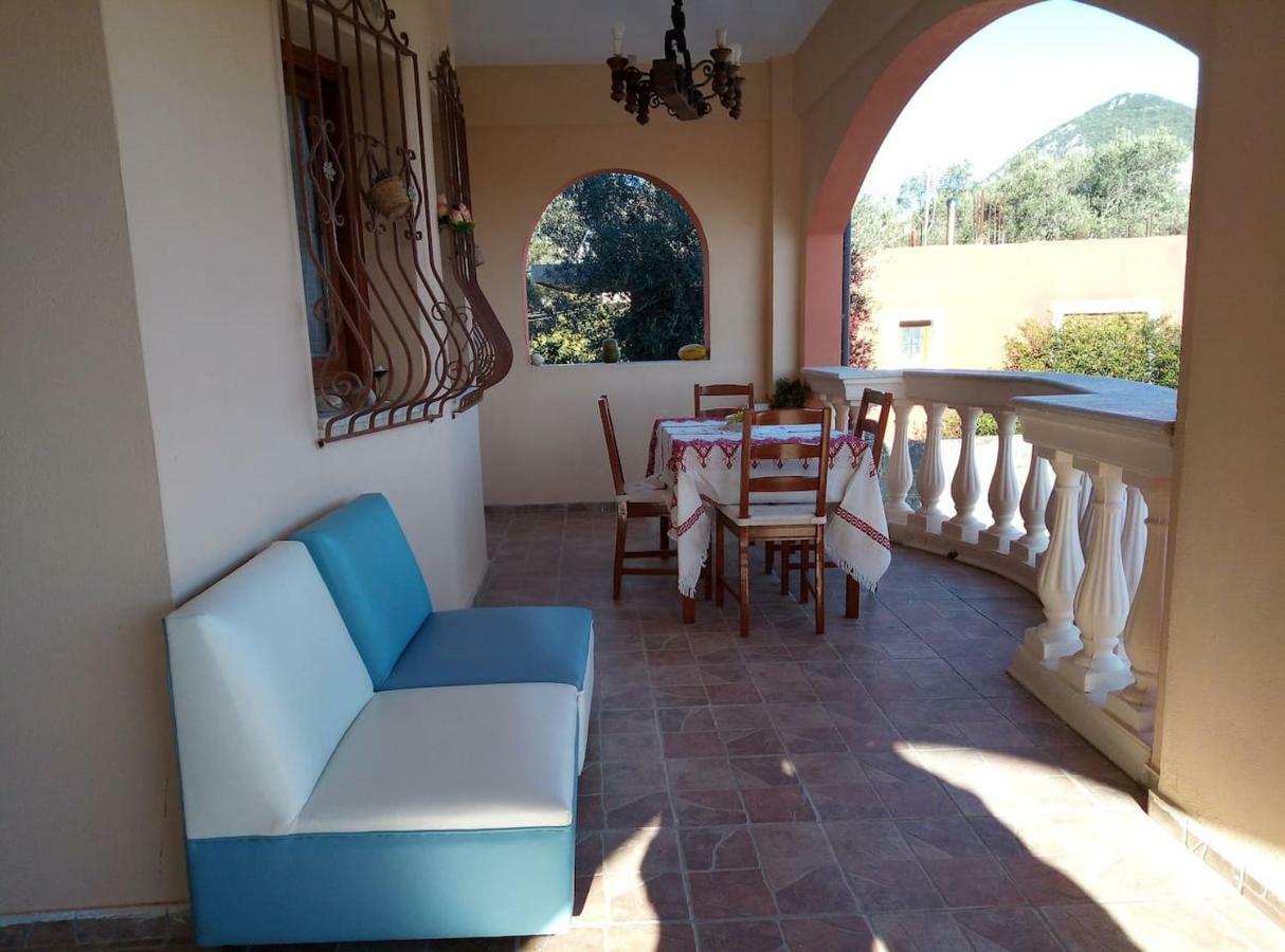 Villa Silvia Ágios Matthaíos Exterior foto